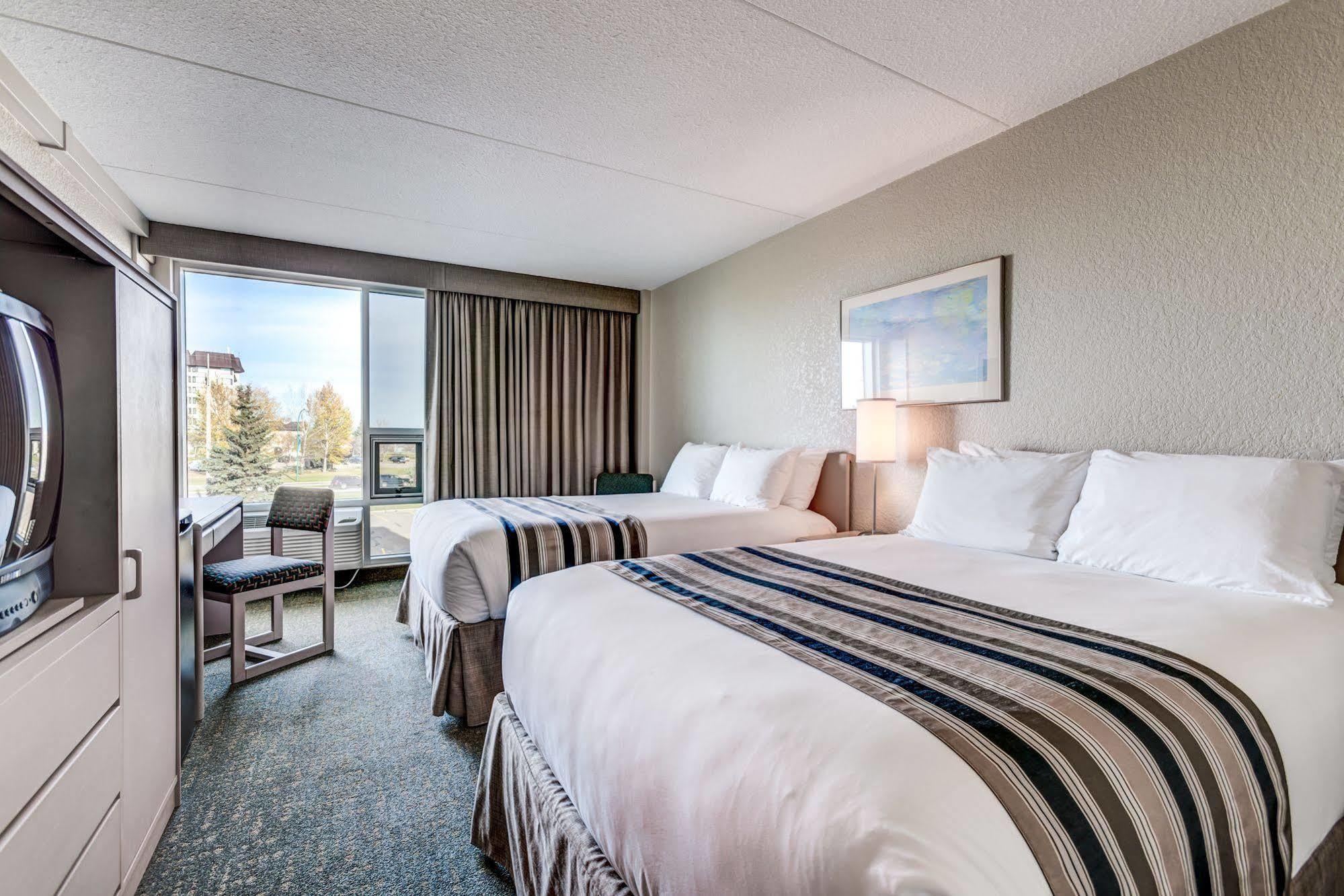 Heritage Inn Hotel & Convention Centre - サスカトゥーン エクステリア 写真